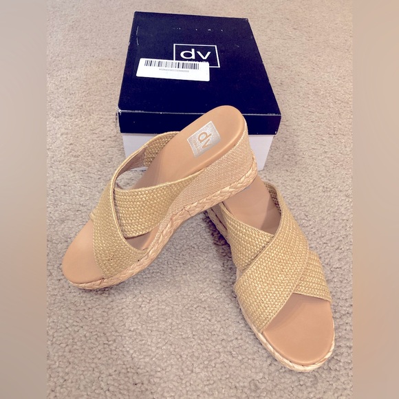 Dolce Vita Elegant Espadrille wedge. Pre-owned but in good condition. - Picture 1 of 4